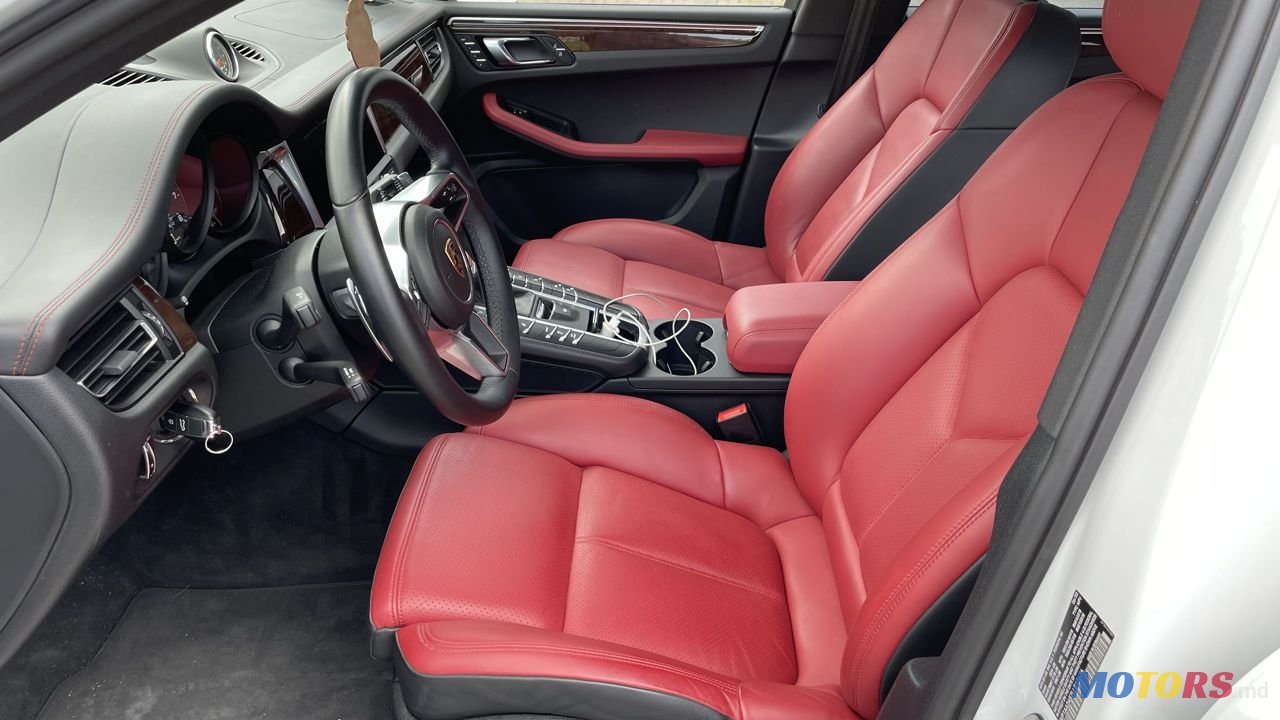 2020' Porsche Macan photo #6