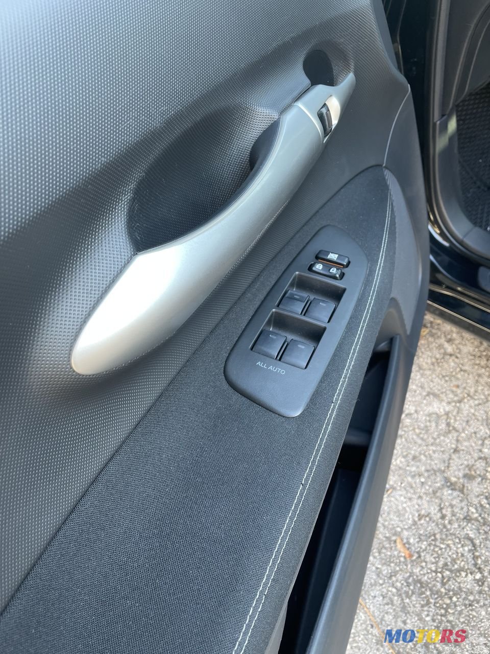 2011' Toyota Auris photo #4