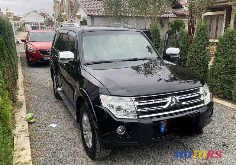 2009' Mitsubishi Pajero Sport photo #1