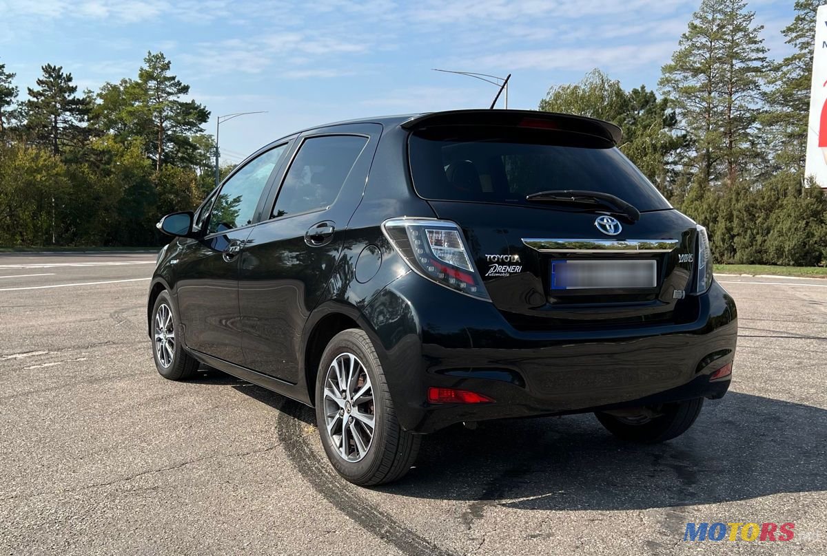 2012' Toyota Yaris photo #3