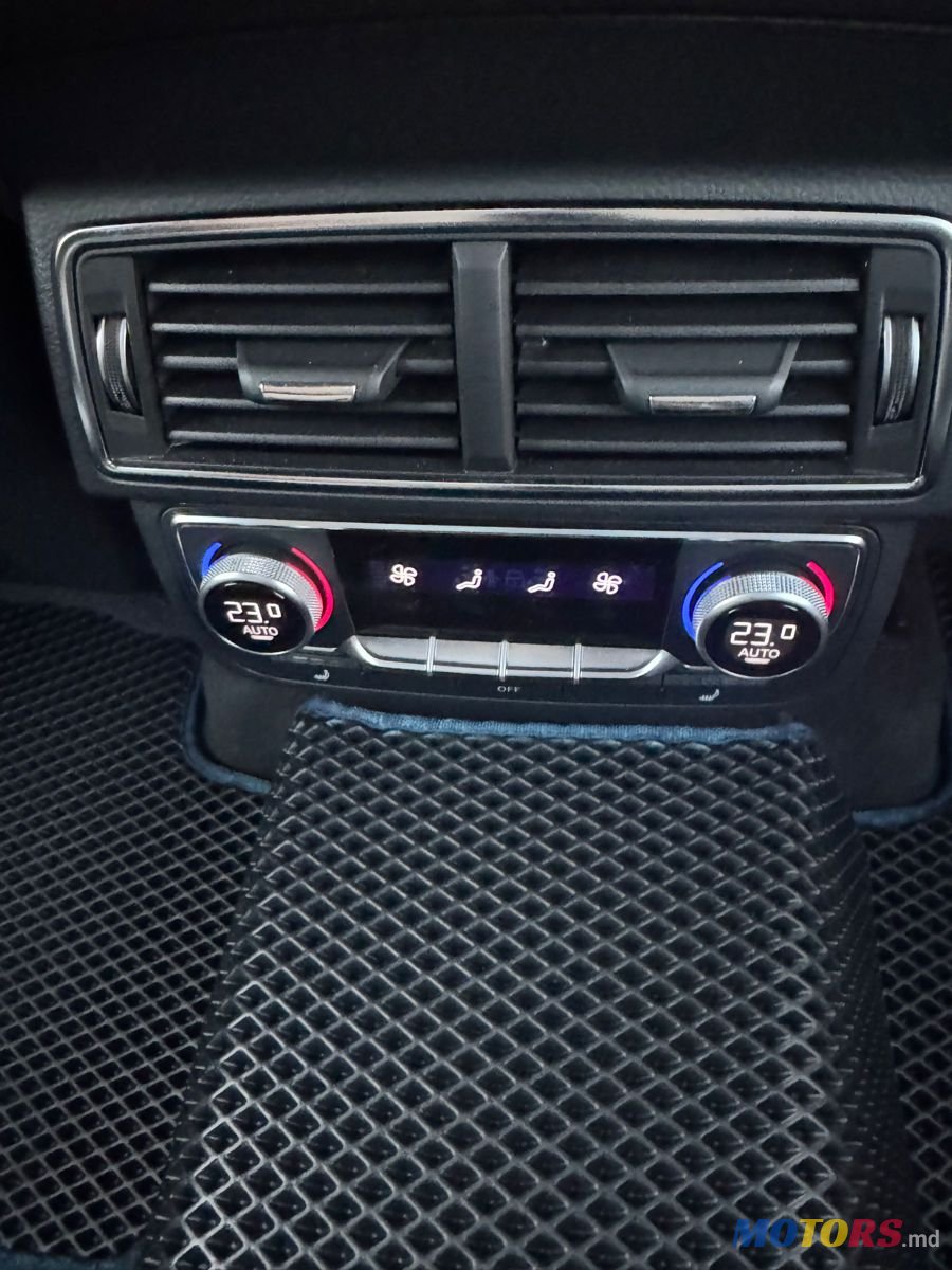 2019' Audi Q7 photo #6