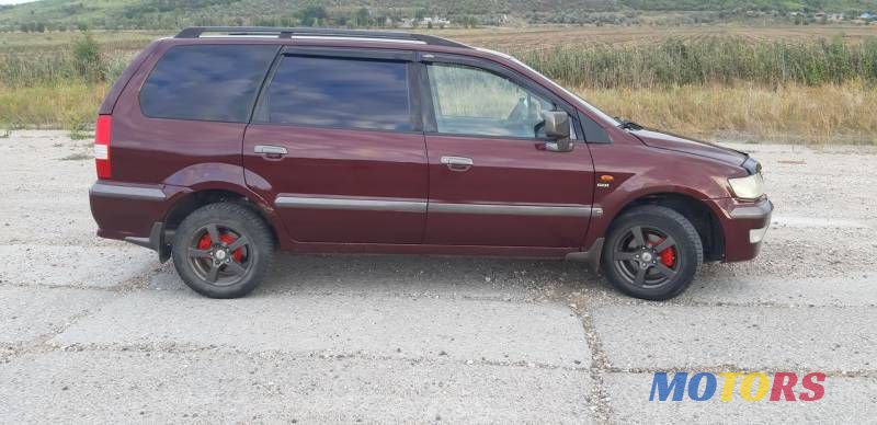 1999' Mitsubishi Space Wagon photo #3