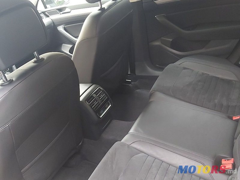 2015' Volkswagen Passat photo #4