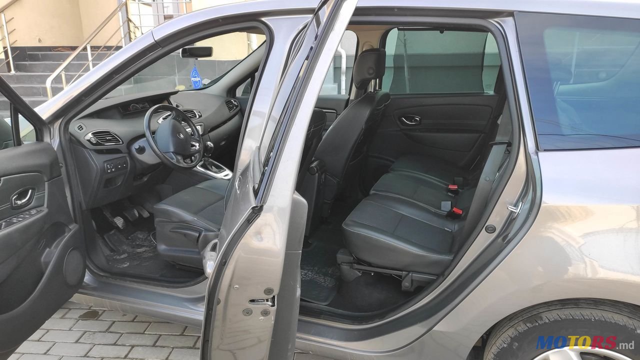 2015' Renault Grand Scenic photo #3