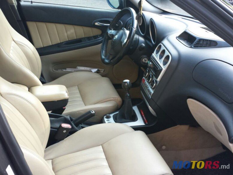 2005' Alfa Romeo 156 photo #2