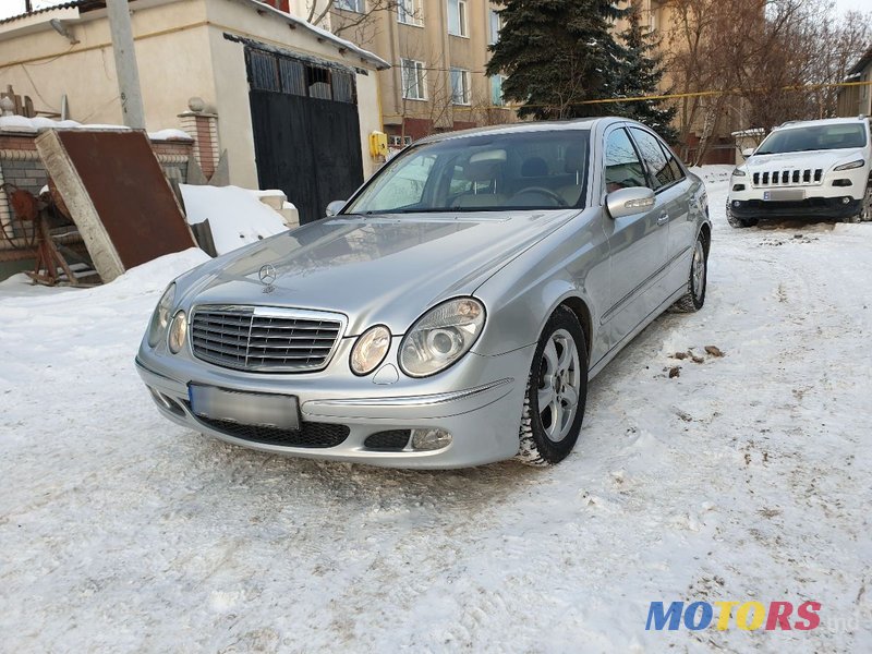 2005' Mercedes-Benz E Класс photo #3