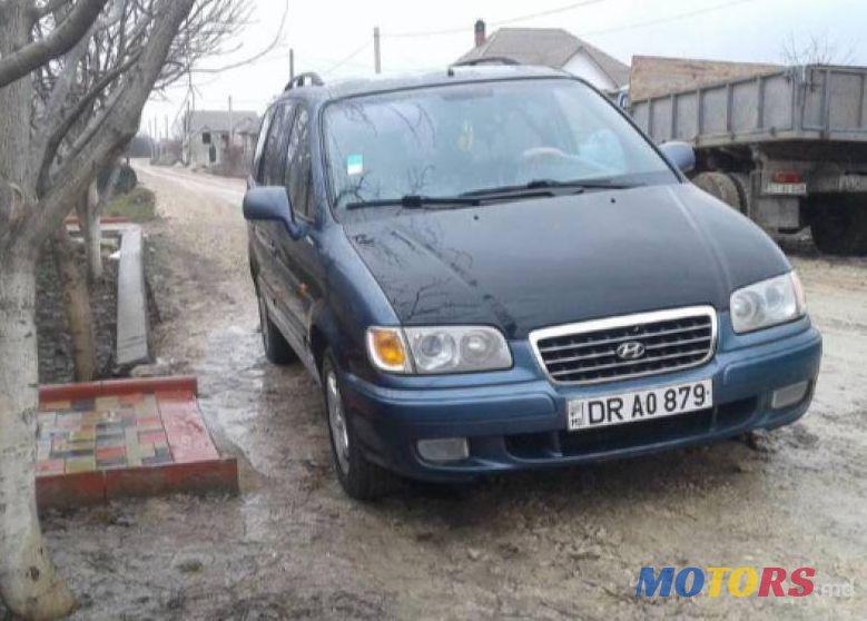 2000' Hyundai Trajet photo #1