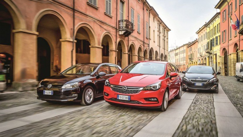 TEST Opel Astra 1.0 versus VW Golf 1.0 TSI, Peugeot 308 1.2L