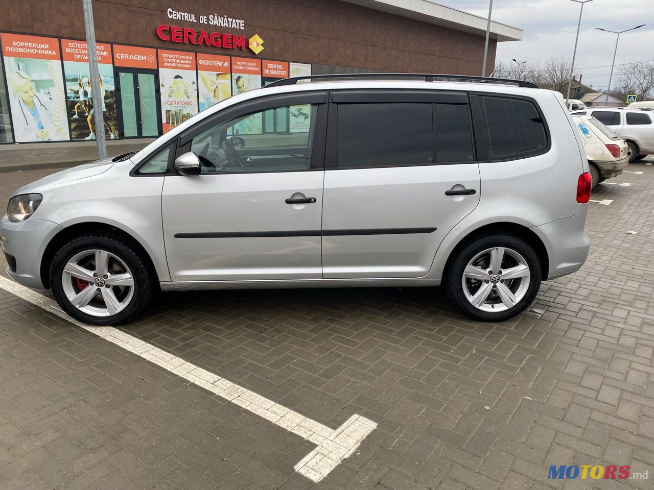 2011' Volkswagen Touran photo #6