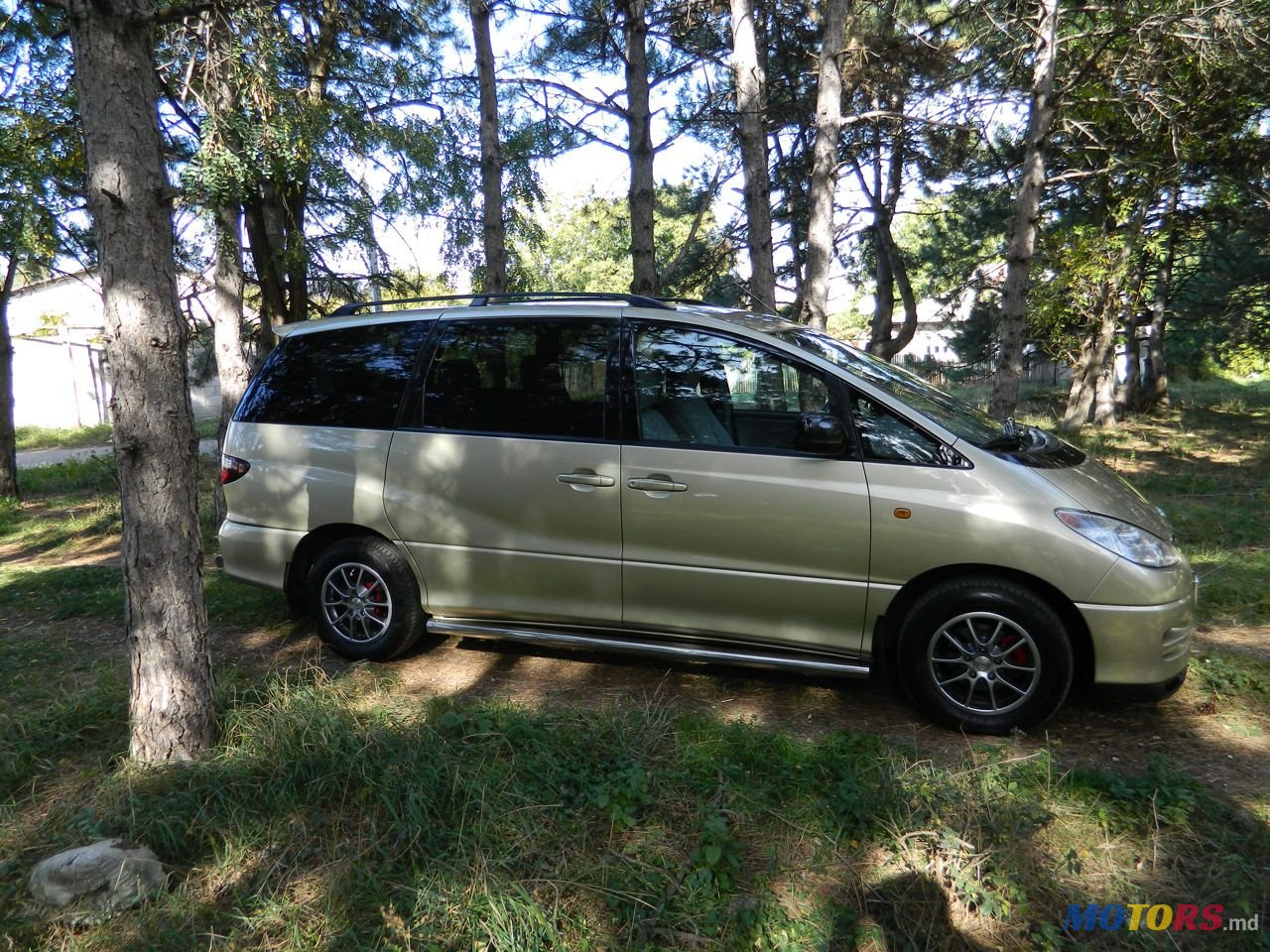 2001' Toyota Previa photo #3
