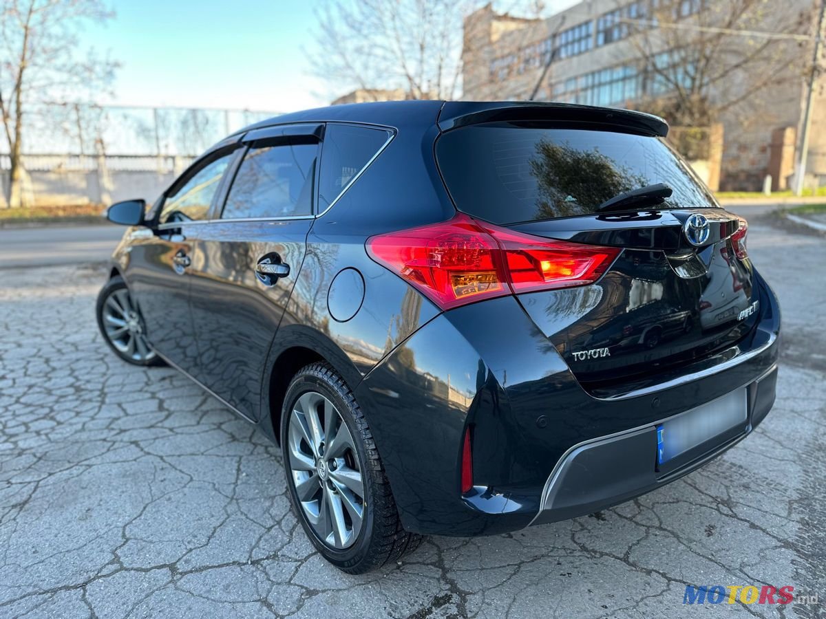 2013' Toyota Auris photo #6