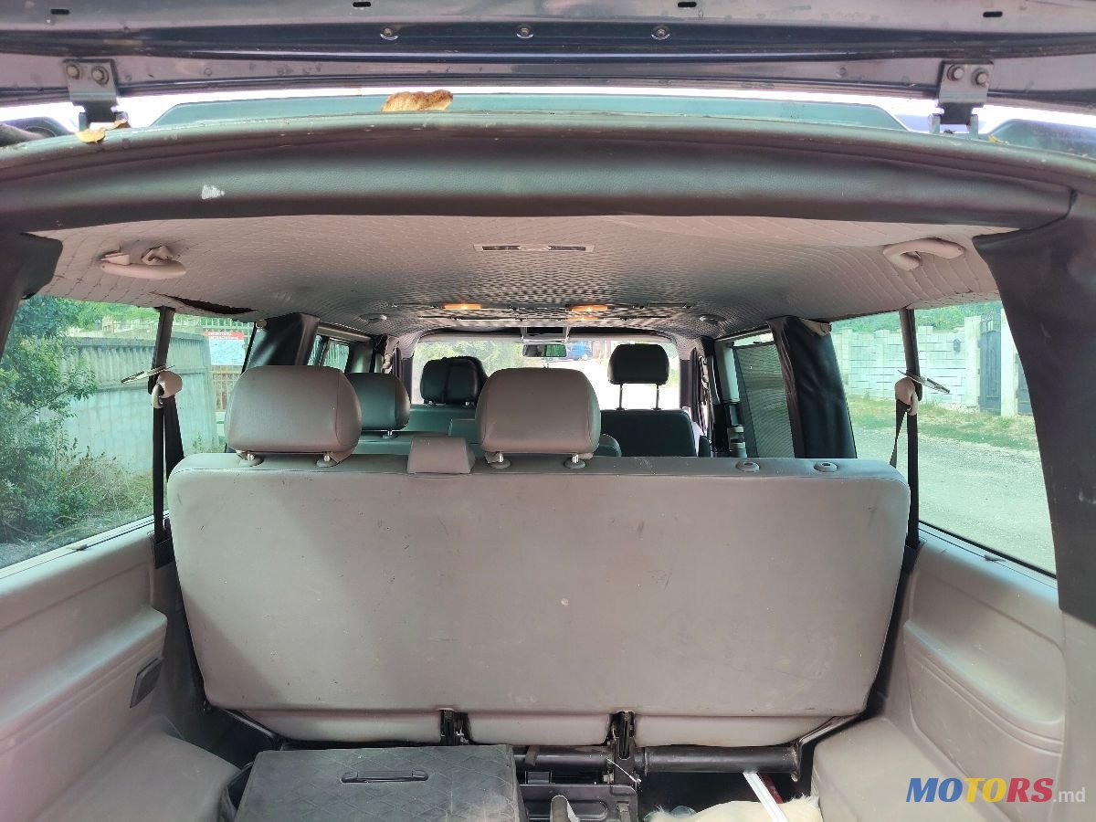 2005' Volkswagen Caravelle photo #3