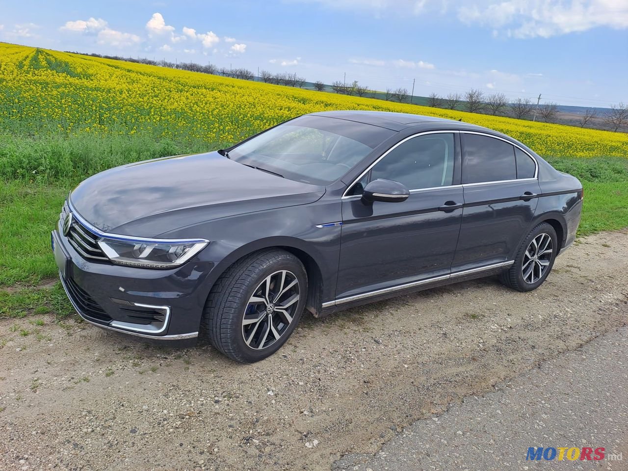 2016' Volkswagen Passat photo #5