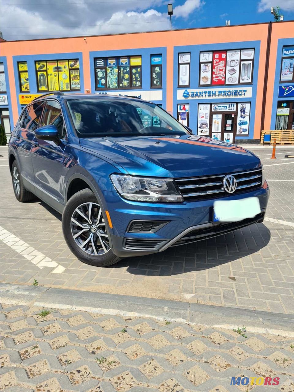 2020' Volkswagen Tiguan photo #1