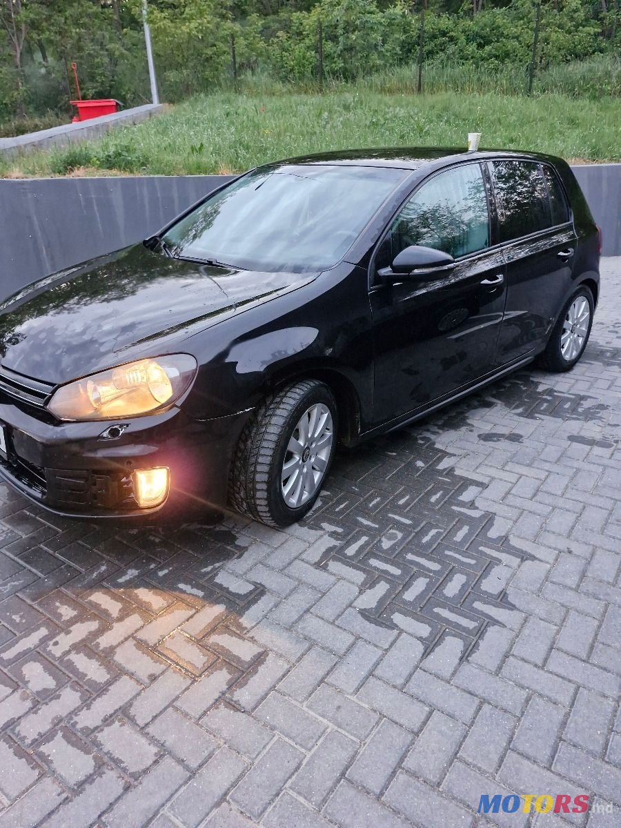 2009' Volkswagen Golf photo #3