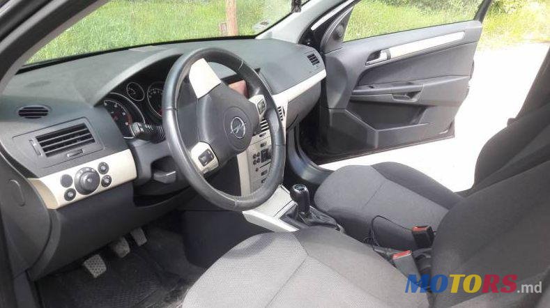 2008' Opel Astra photo #1