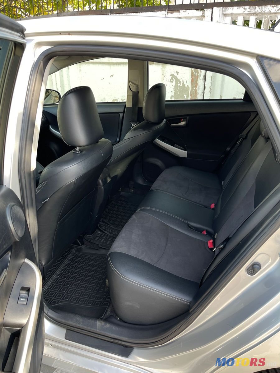 2012' Toyota Prius photo #6