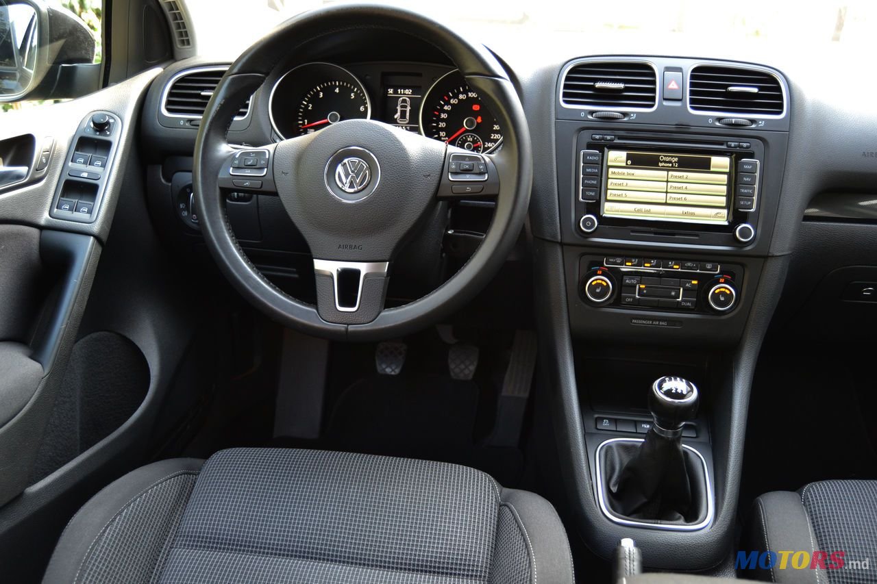 2011' Volkswagen Golf photo #6