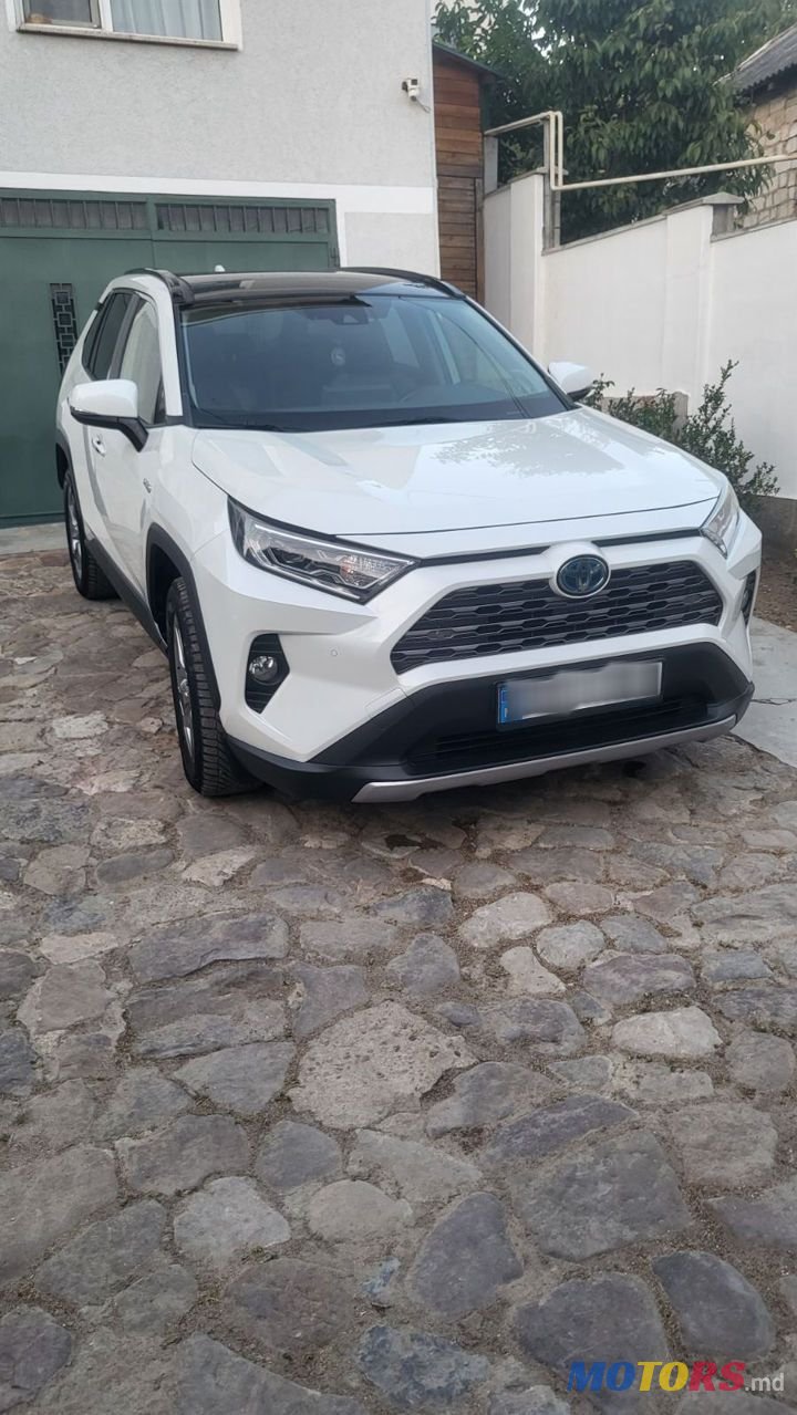 2019' Toyota RAV4 photo #4