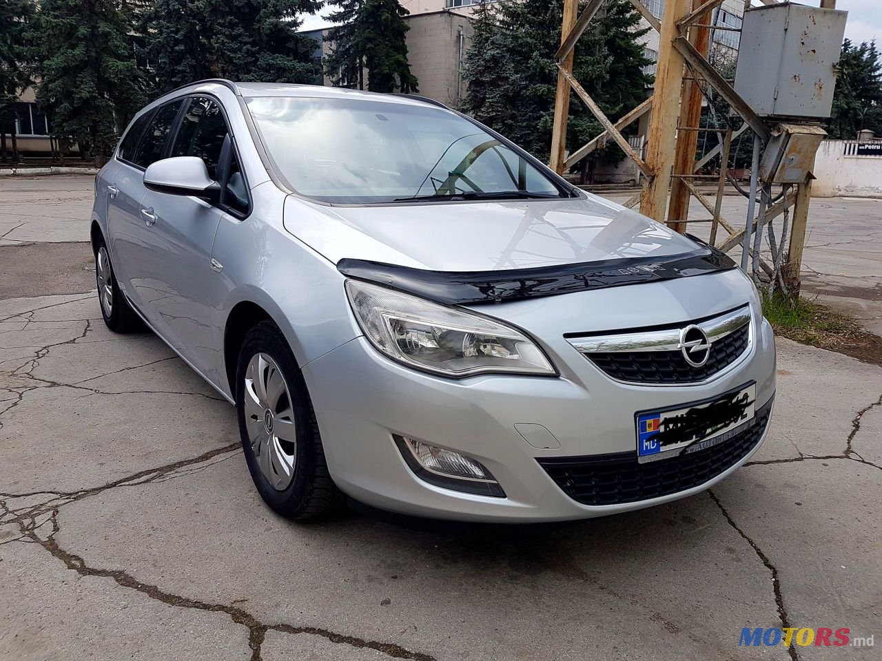 2012' Opel Astra photo #3