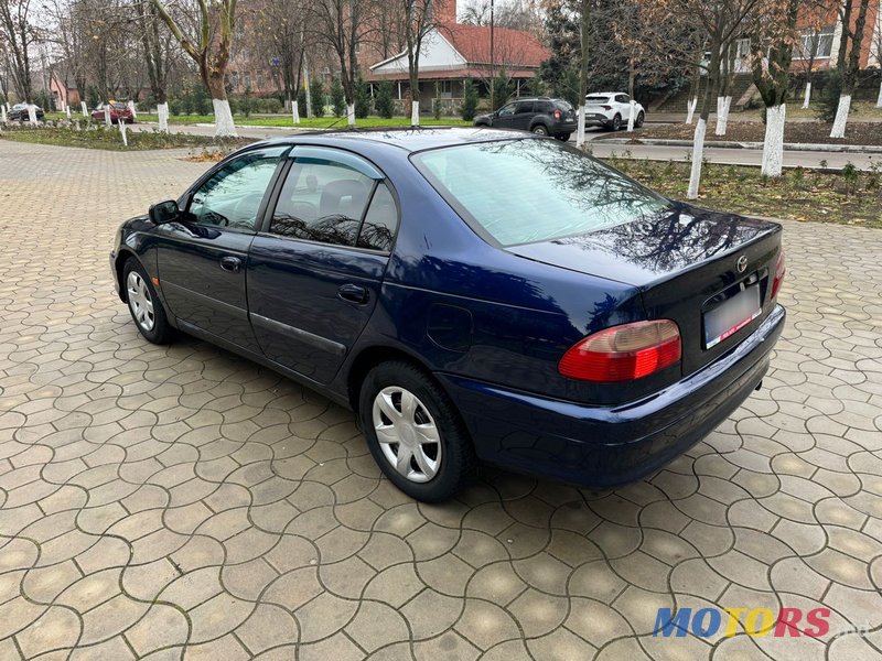 2001' Toyota Avensis photo #6