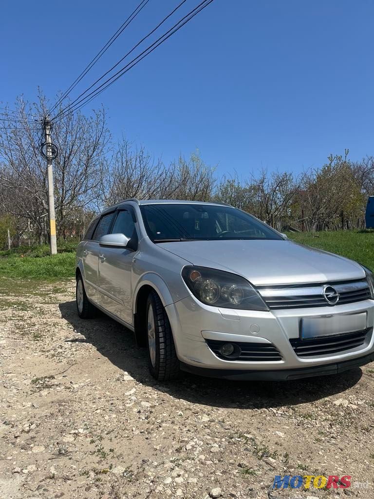 2005' Opel Astra photo #1