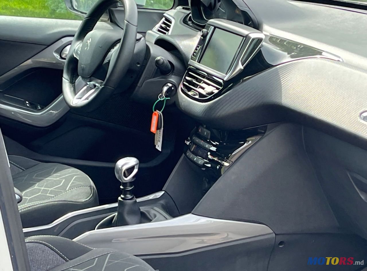 2018' Peugeot 2008 photo #5
