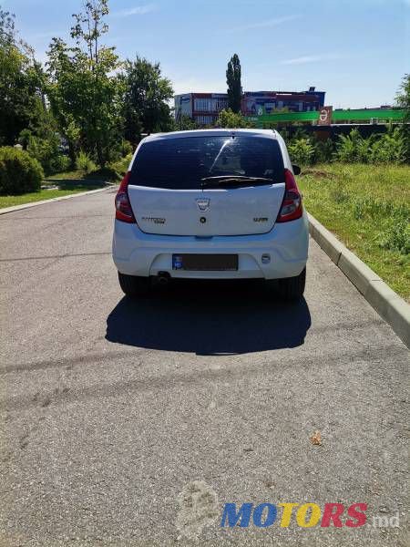 2008' Dacia Sandero photo #5
