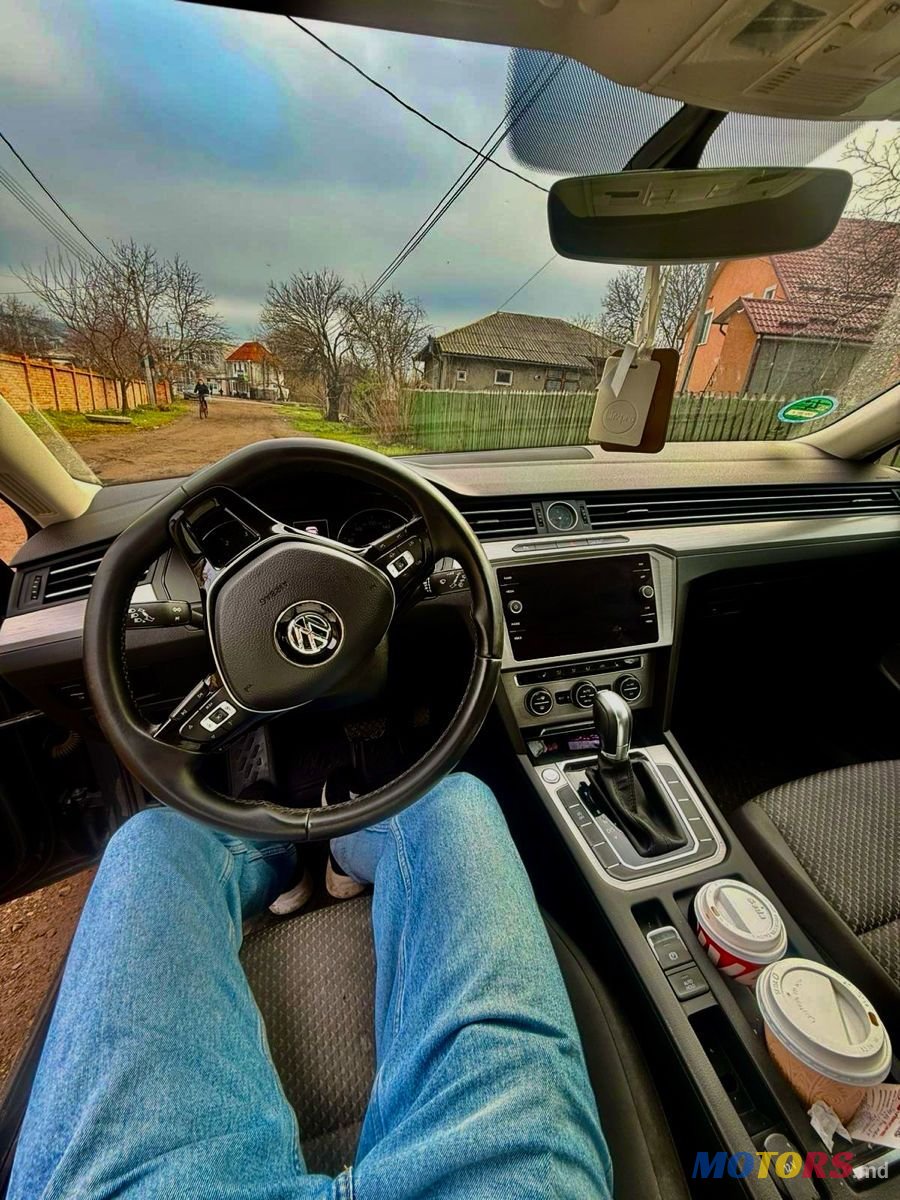 2019' Volkswagen Passat photo #4