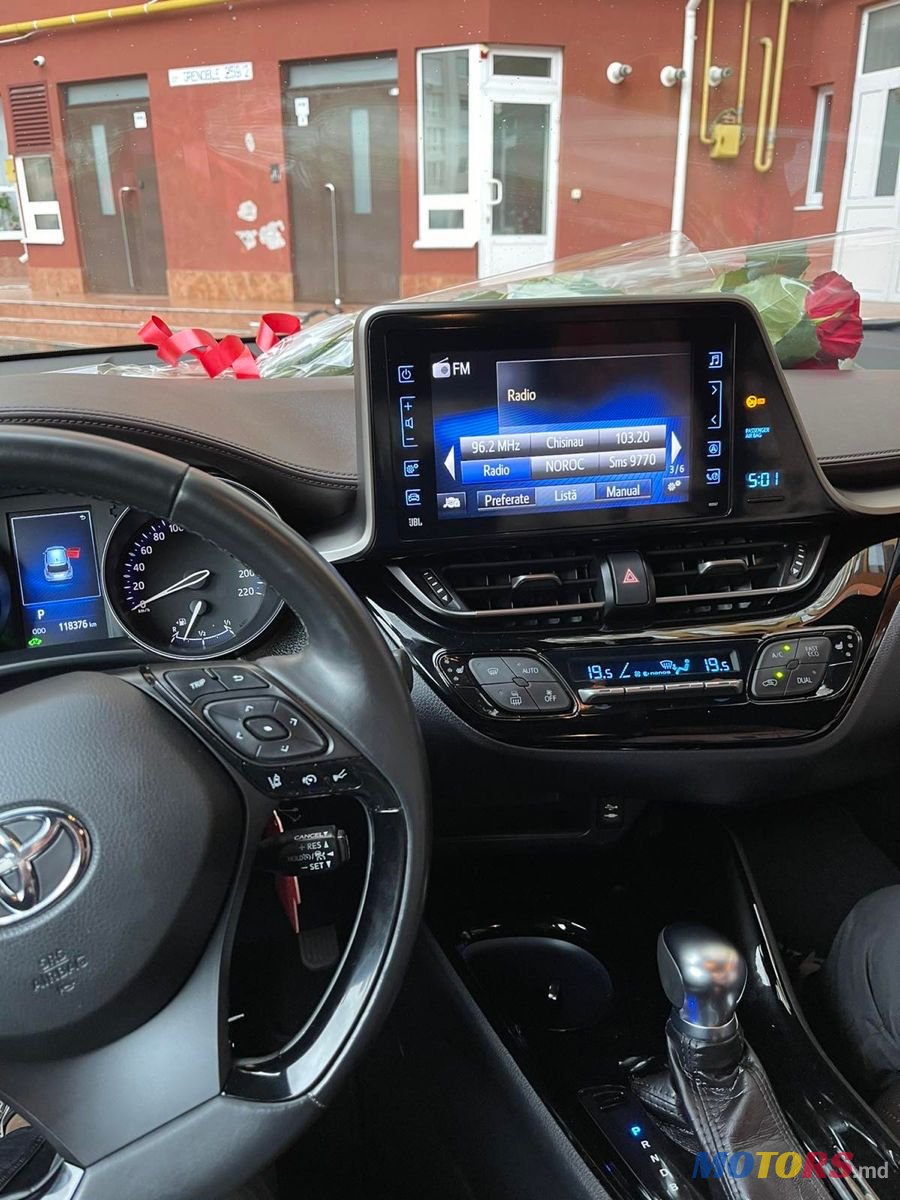 2018' Toyota C-HR photo #4