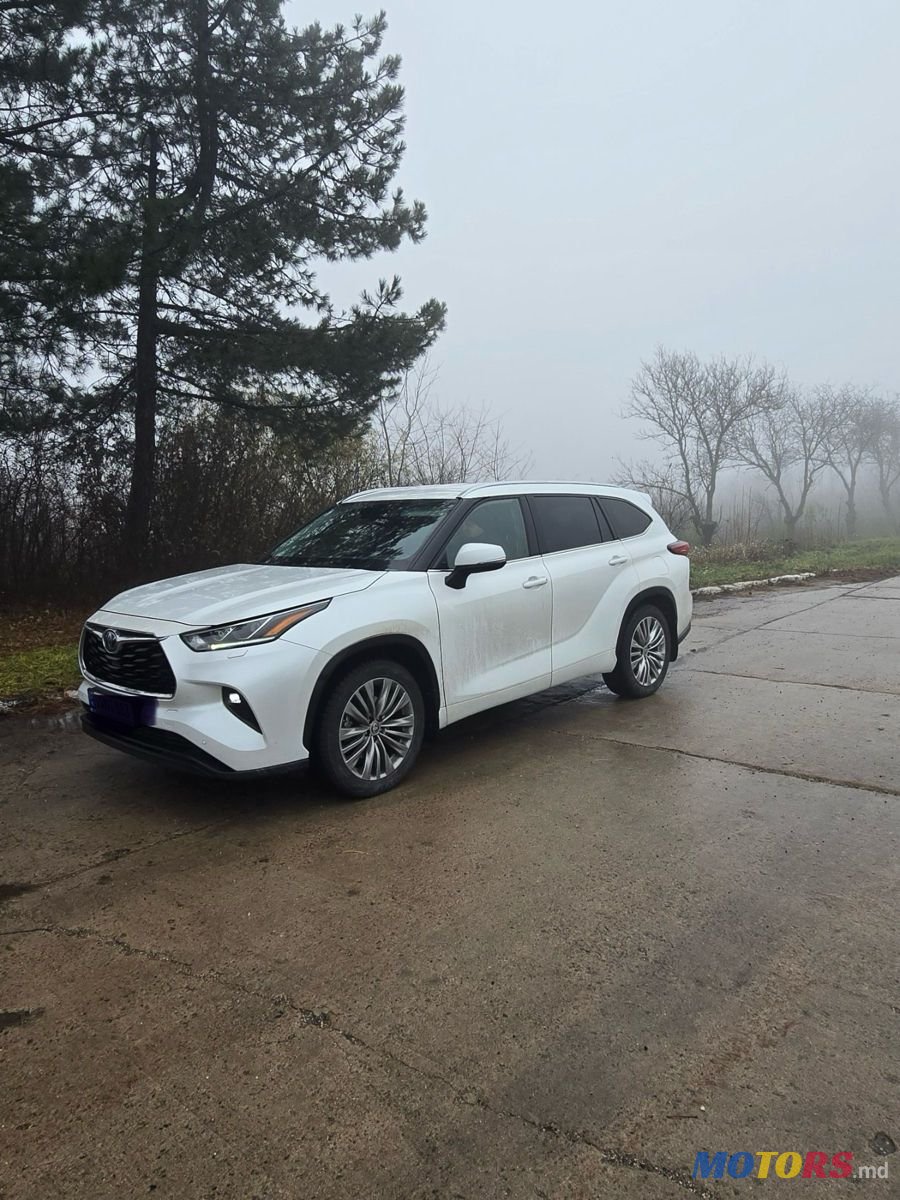 2022' Toyota Highlander photo #3