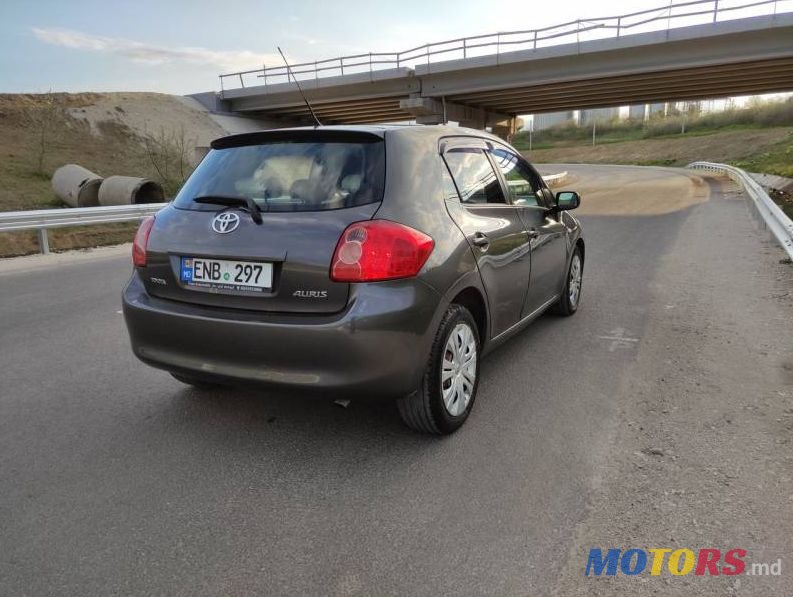 2008' Toyota Auris photo #3