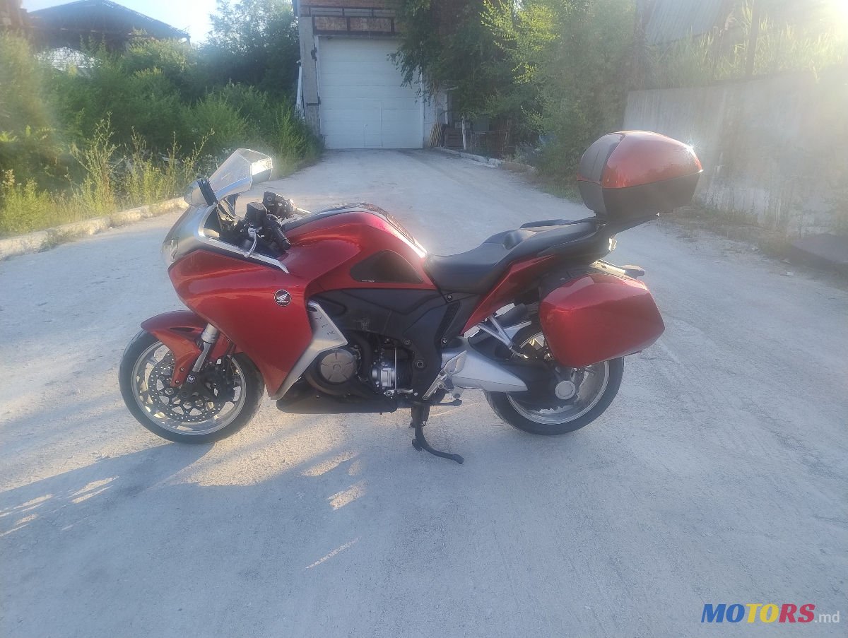 2017' Honda VFR1200F photo #1