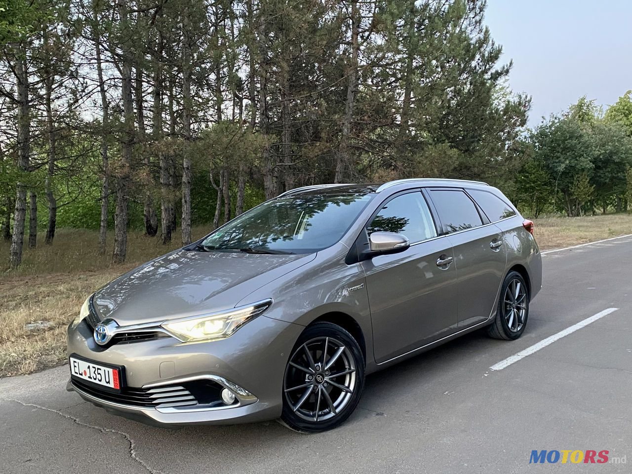 2015' Toyota Auris photo #1