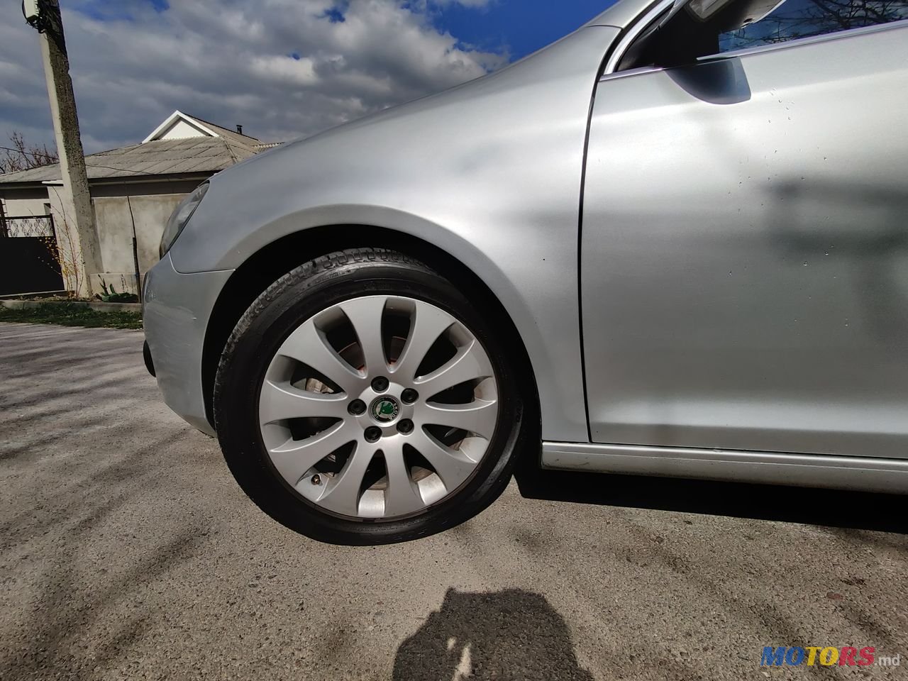 2011' Volkswagen Golf photo #2