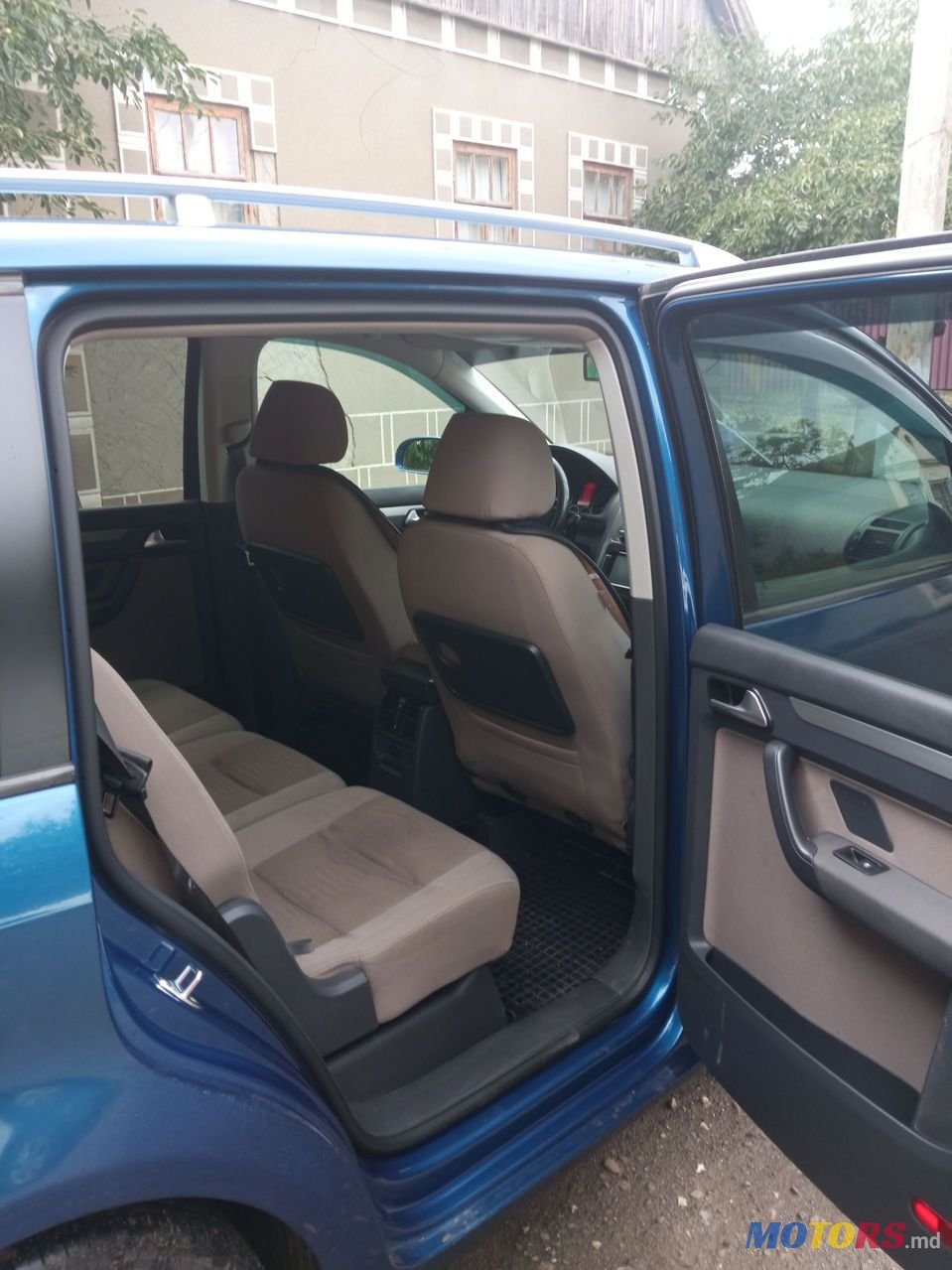 2008' Volkswagen Touran photo #3