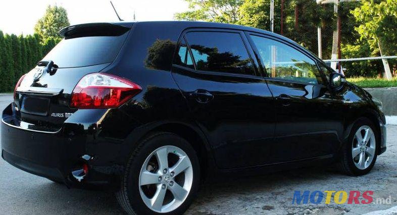 2012' Toyota Auris photo #1