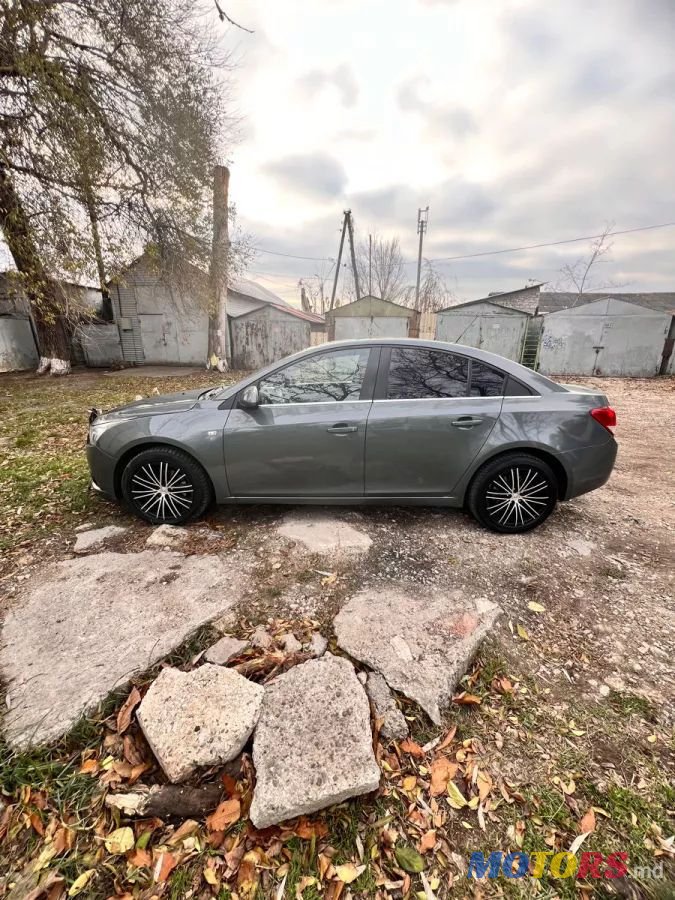 2011' Chevrolet Cruze photo #6