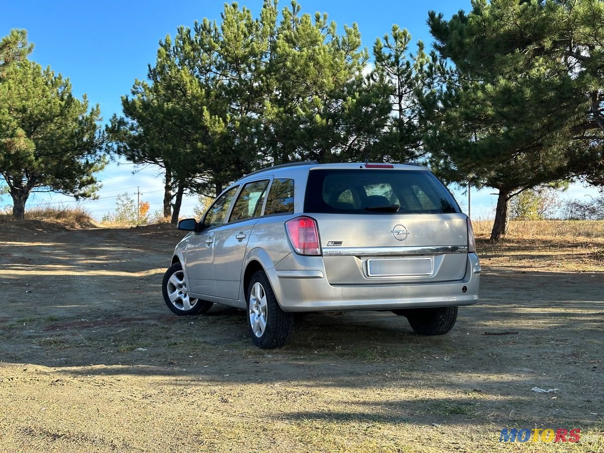 2006' Opel Astra photo #2