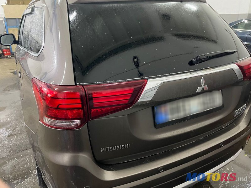 2016' Mitsubishi Outlander photo #3