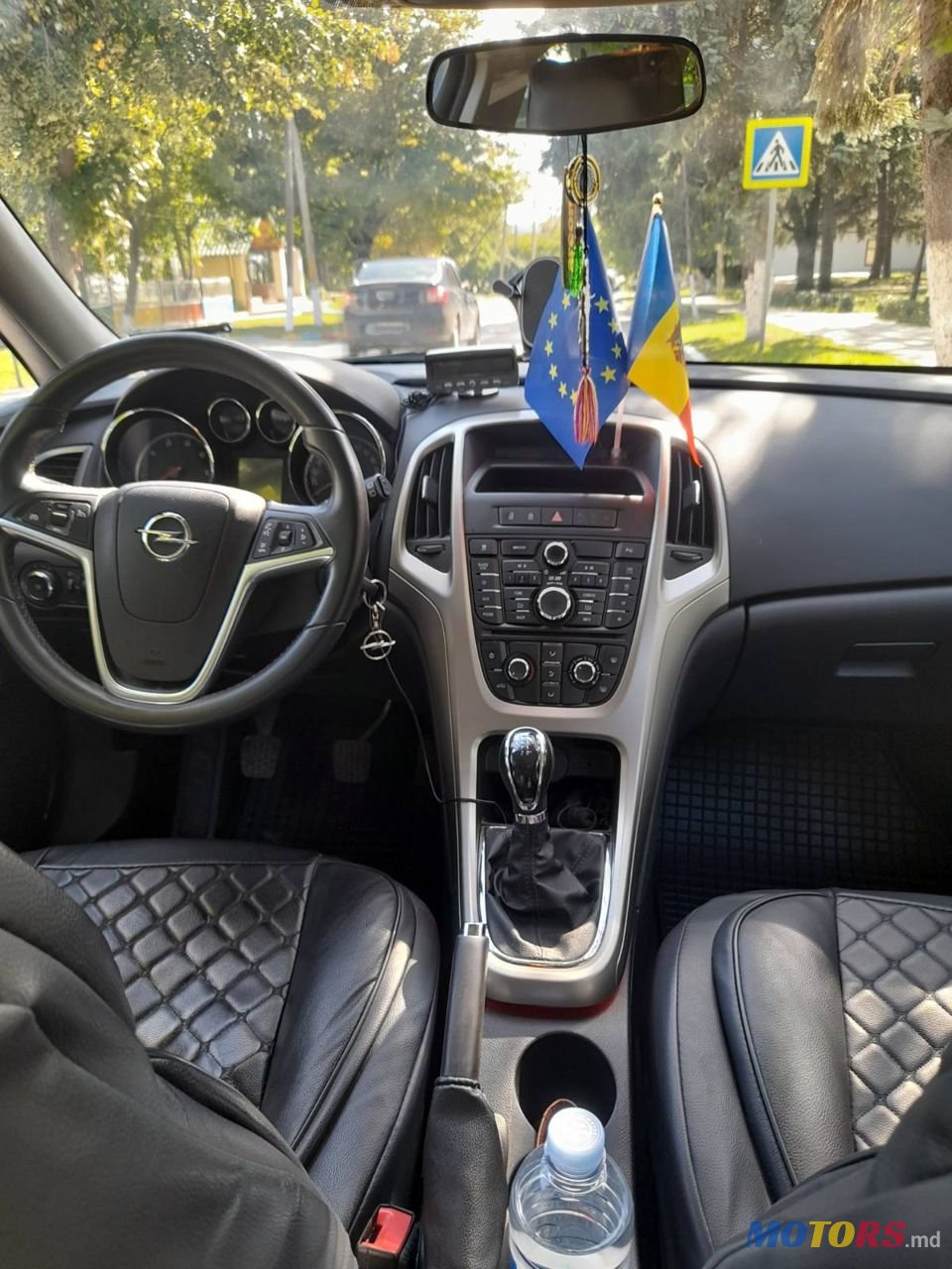 2011' Opel Astra photo #5