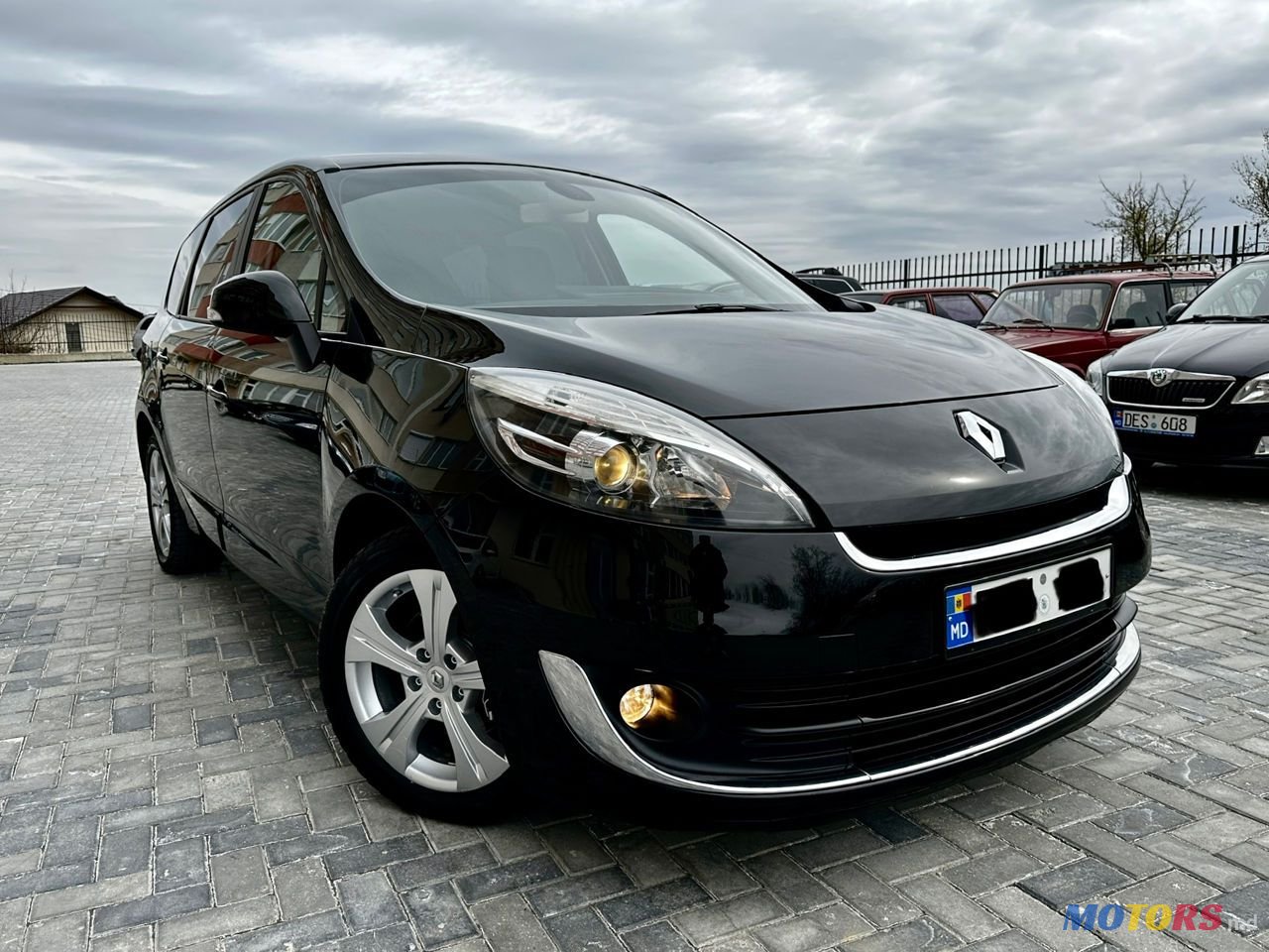 2012' Renault Grand Scenic photo #1