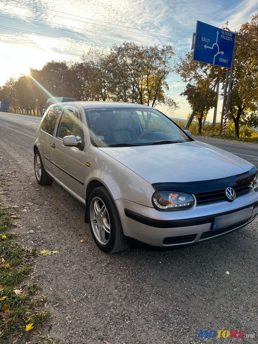 2001' Volkswagen Golf photo #3