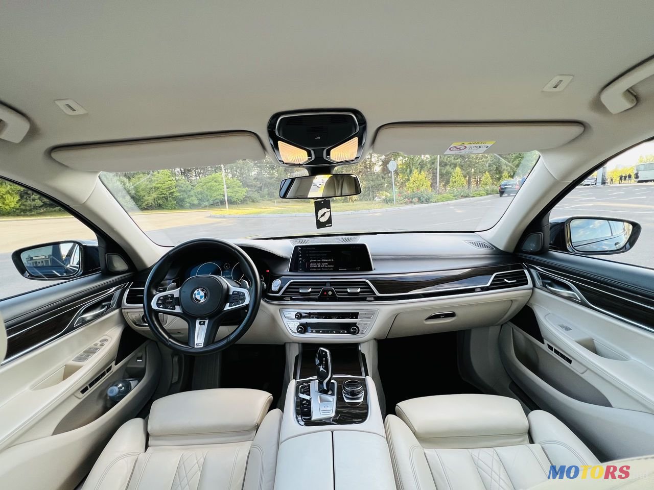 2016' BMW 7 Series photo #6