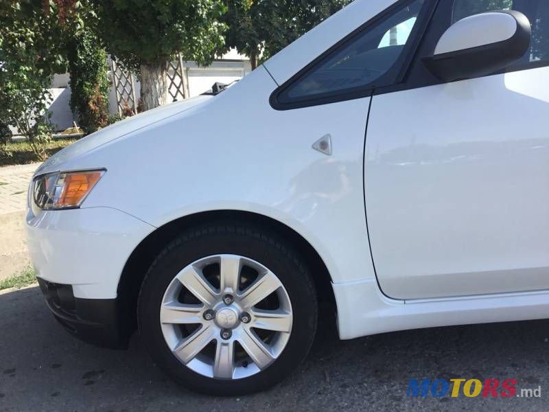 2012' Mitsubishi Colt photo #3