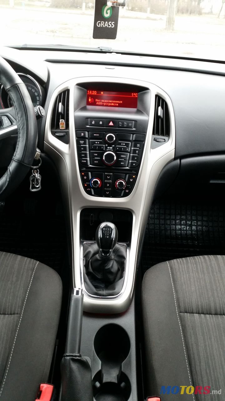 2012' Opel Astra J photo #4