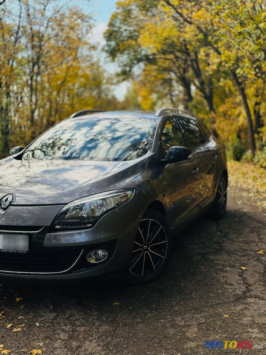 2012' Renault Megane photo #2