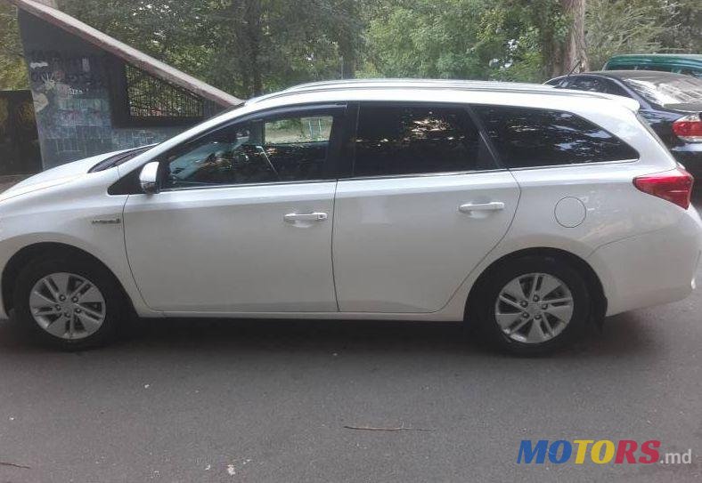 2013' Toyota Auris photo #4