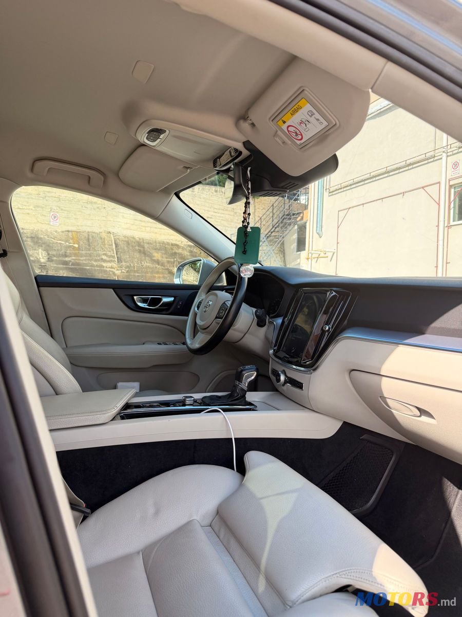 2019' Volvo V60 photo #3