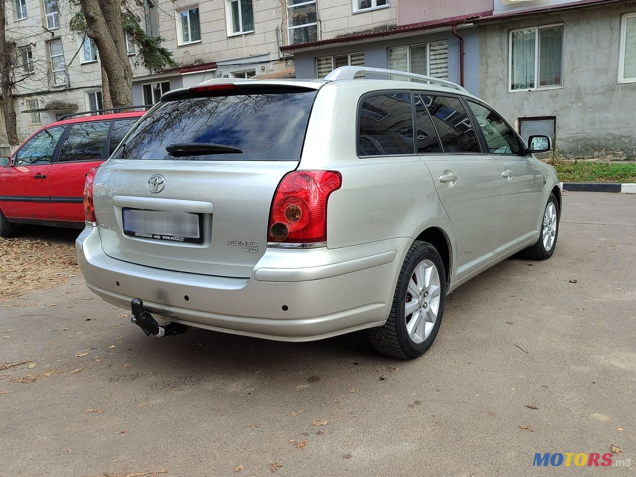 2004' Toyota Avensis photo #4